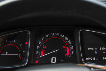 DS 6 2014款 1.6T 尊享版THP200