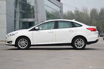 2017款福克斯三厢1.6L手动风尚型智行版