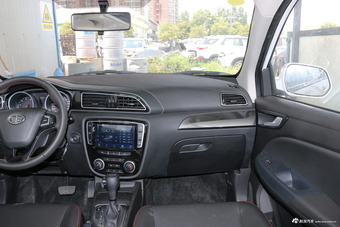 2017款骏派D60 1.8L自动豪华天窗版