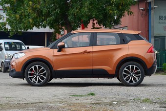 2016款中华V3 1.5T自动旗舰型 炫舞橙