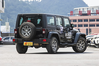 2015款牧马人3.0L自动四门舒享版Sahara