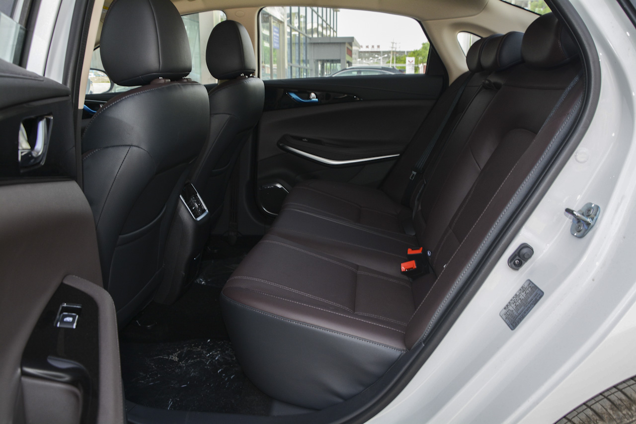 2018款睿骋CC1.5T手动典雅型