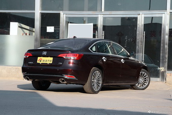 2016款众泰Z700 1.8T自动DCT典雅型 宝石红