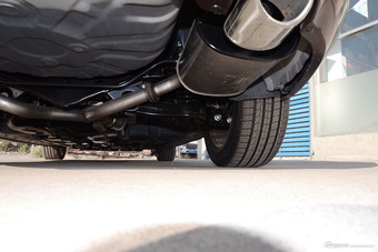 2016款众泰Z700 1.8T自动DCT典雅型 宝石红