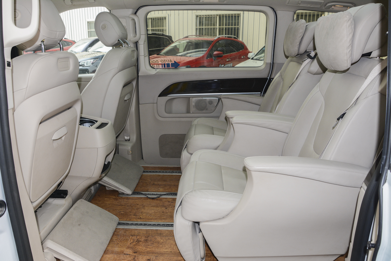 2017款奔驰V级 V 260 尊贵版