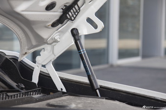 2016款宝马1系118i 1.5T自动领先型