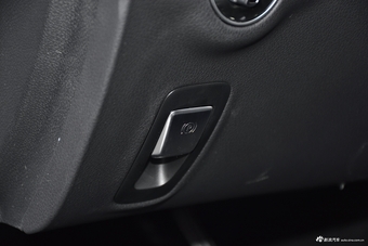 2018款奔驰E级改款2.0T自动 300L 运动豪华型