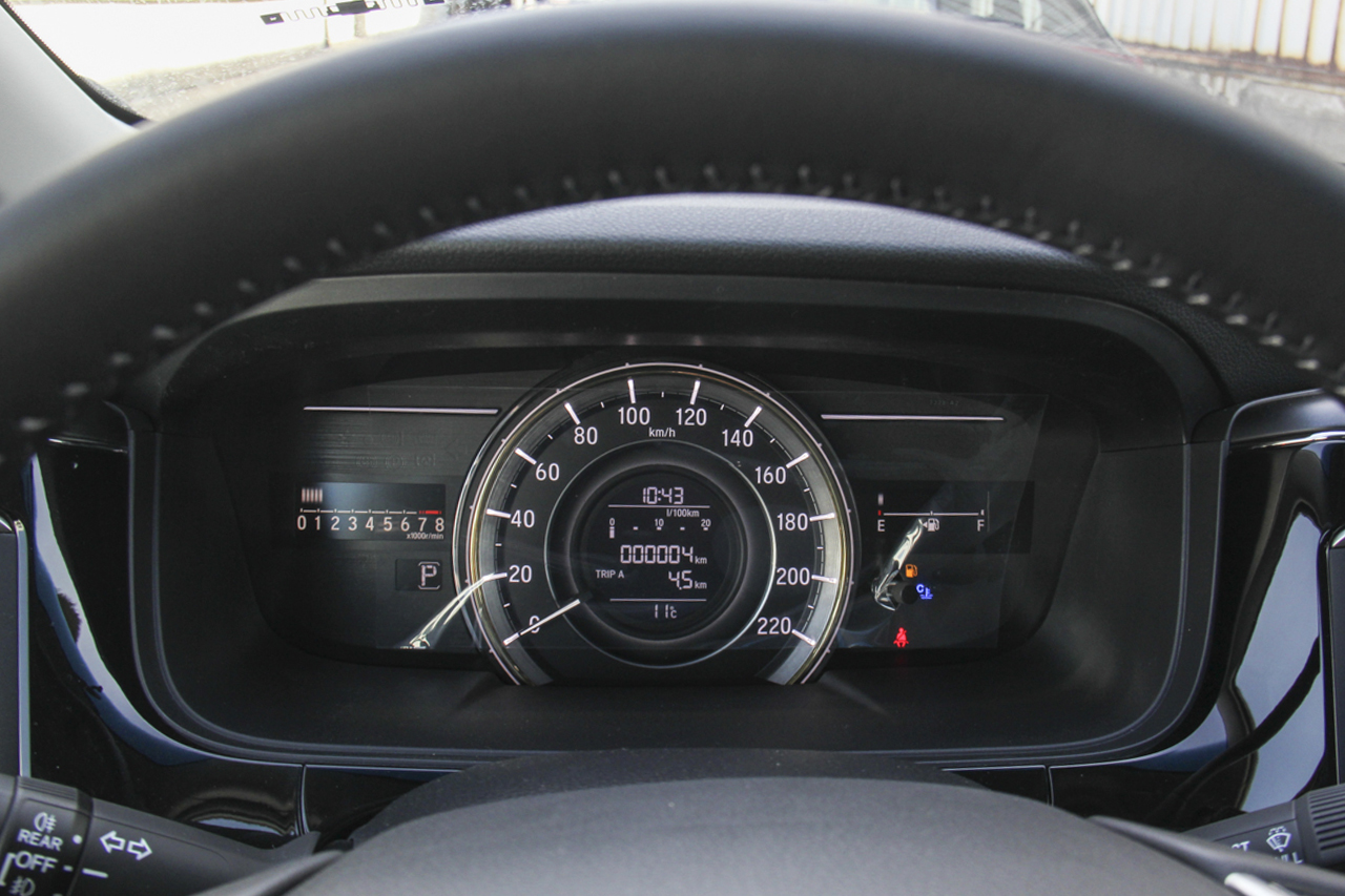 2016款艾力绅2.4L自动经典版