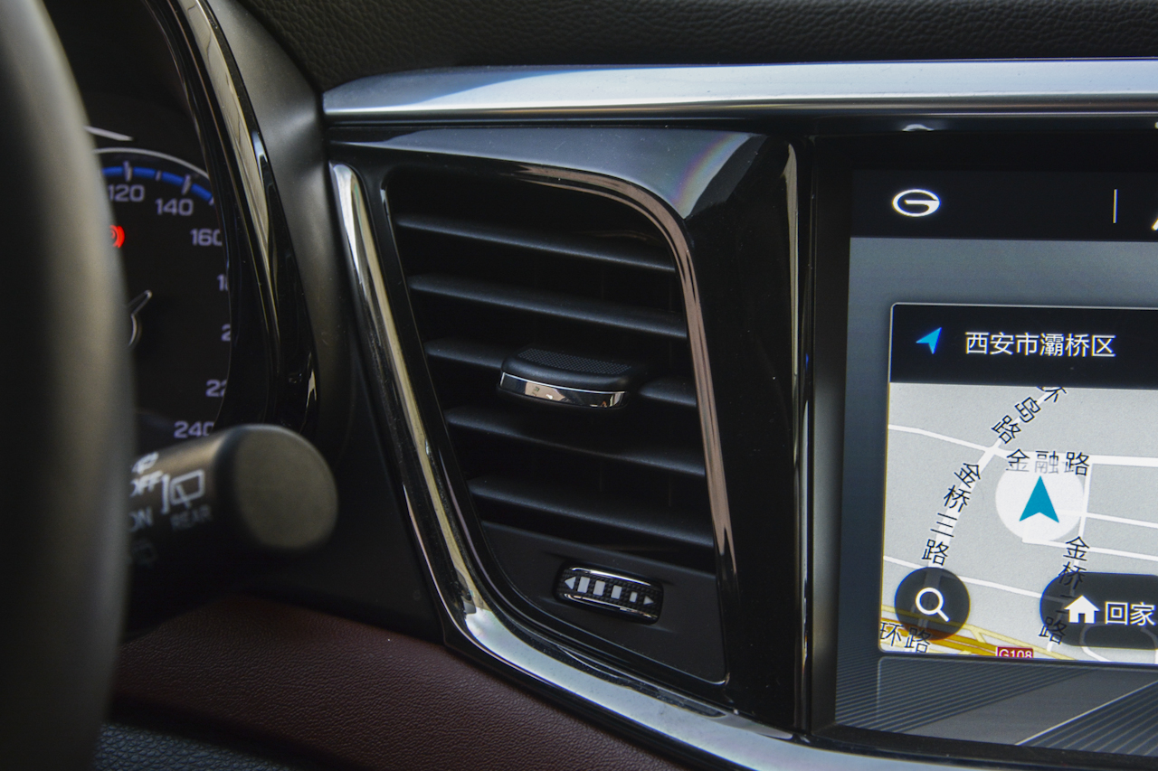 2017款传祺GS8 2.0T自动两驱豪华智联版320T