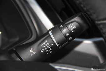 2017款五十铃mu-X 2.5T自动四驱尊享型7座