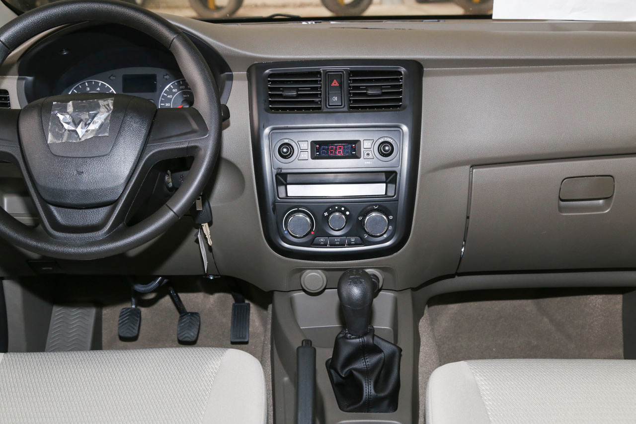 2012款五菱荣光1.5L加长标准型