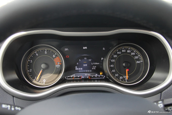 2016款自由光2.4L自动75周年致敬版