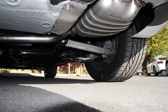 2017款奥迪Q5 2.0T自动40TFSI豪华型（白）