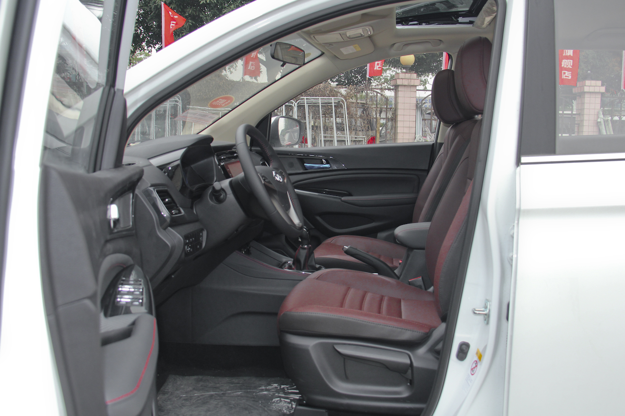 2017款欧尚1.5L手动标准型