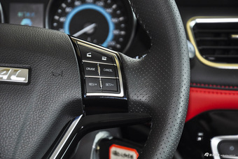 2016款哈弗H1 1.5L手动豪华型蓝标改款 爵仕红