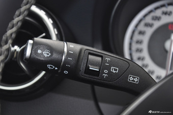 2016款奔驰GLA级 GLA200 1.6T自动时尚型