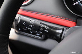 2017款哈弗H1蓝标1.5L AMT尊贵型