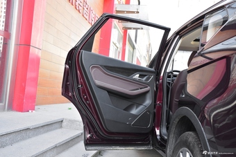 2017款宝骏560 1.5T DCT旗舰型7座