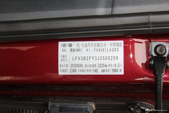 2018款奥迪Q5L 2.0T自动40 TFSI荣享时尚型