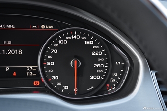2017款奥迪A8L 4.0T自动60 TFSI quattro豪华型