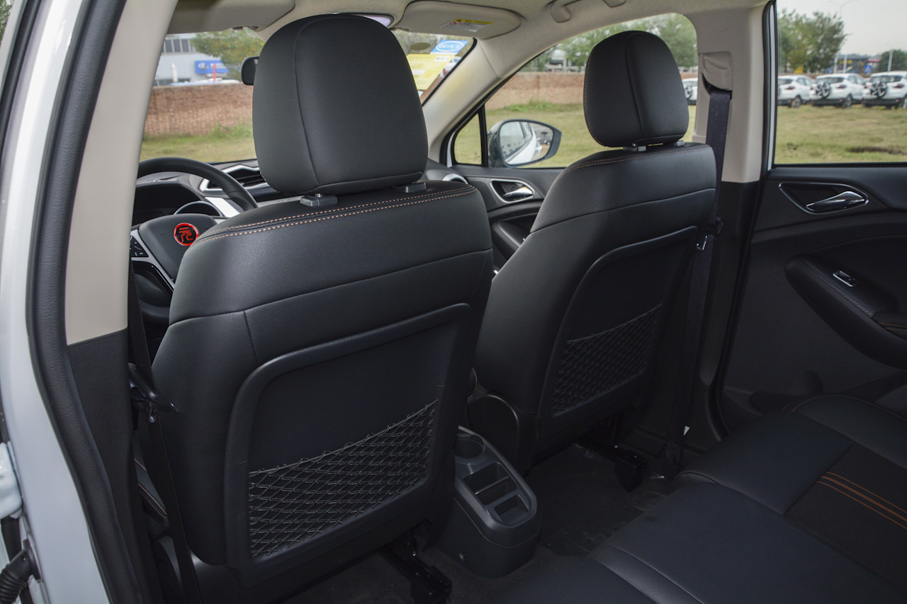 2017款比亚迪元1.5L手动酷炫时尚型