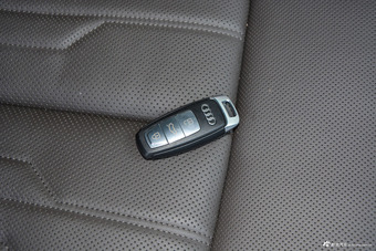 2018款奥迪A8L 3.0T自动55 TFSI quattro豪华型