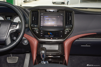 2018款皇冠2.0T自动运动版