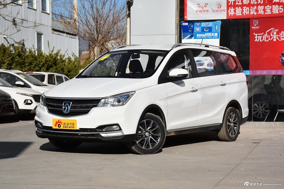 2019款宝骏730 1.5T自动DCT时尚型7座