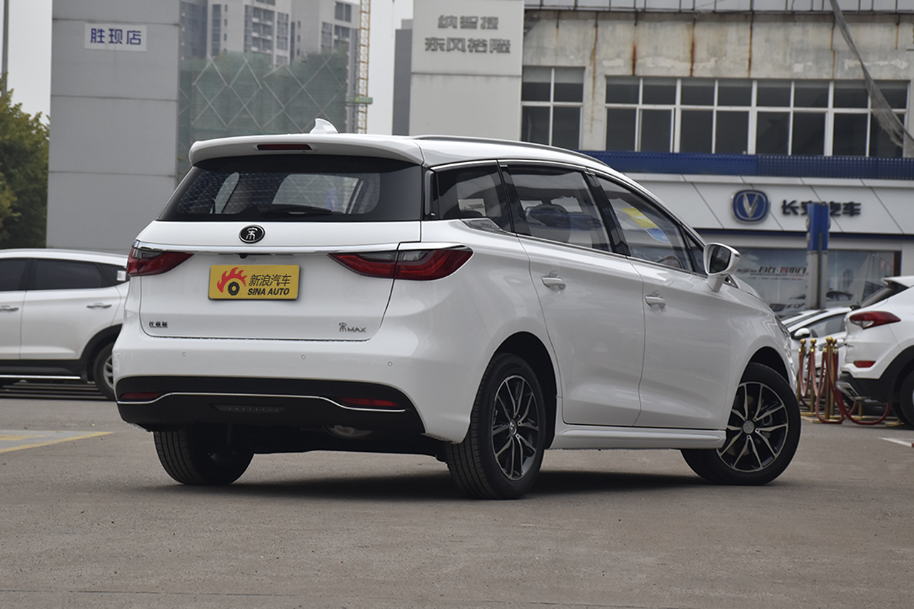 2017款比亚迪宋MAX 1.5T自动互联精英型