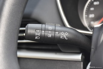 2018款荣威RX3 1.6L手动旗舰版