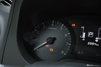 2017款纳瓦拉2.5L自动两驱豪华版QR25