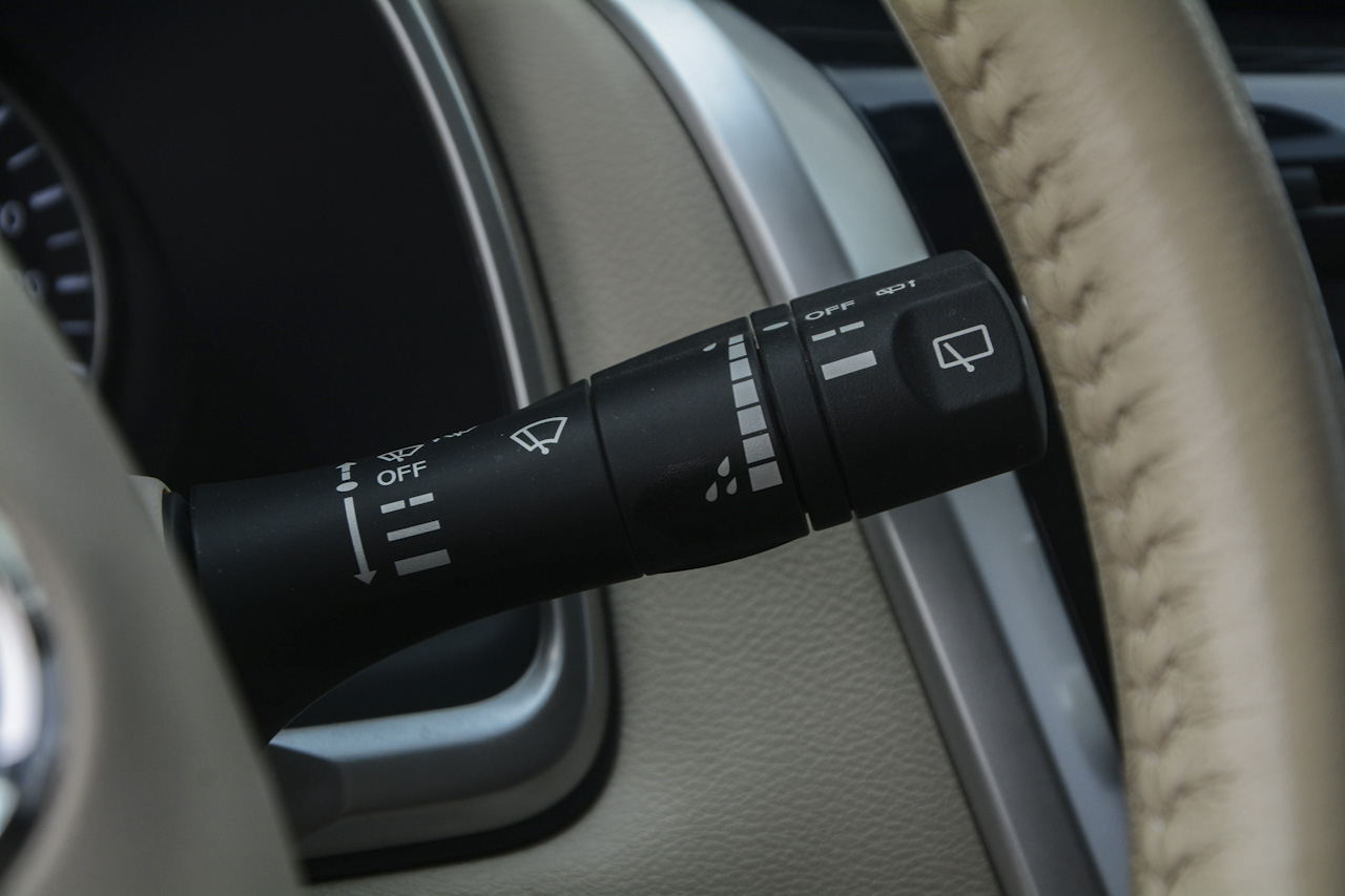 2017款楼兰2.5L自动S/C XV HEV混动四驱旗舰版