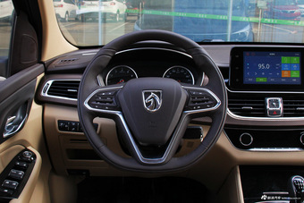 2017款宝骏730 1.5T手动豪华型7座