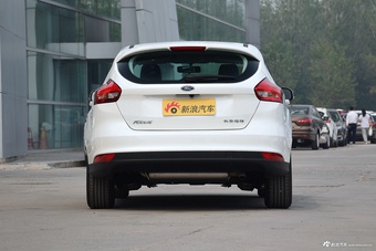 2017款福克斯两厢1.6L自动舒适型智行版 珠光白