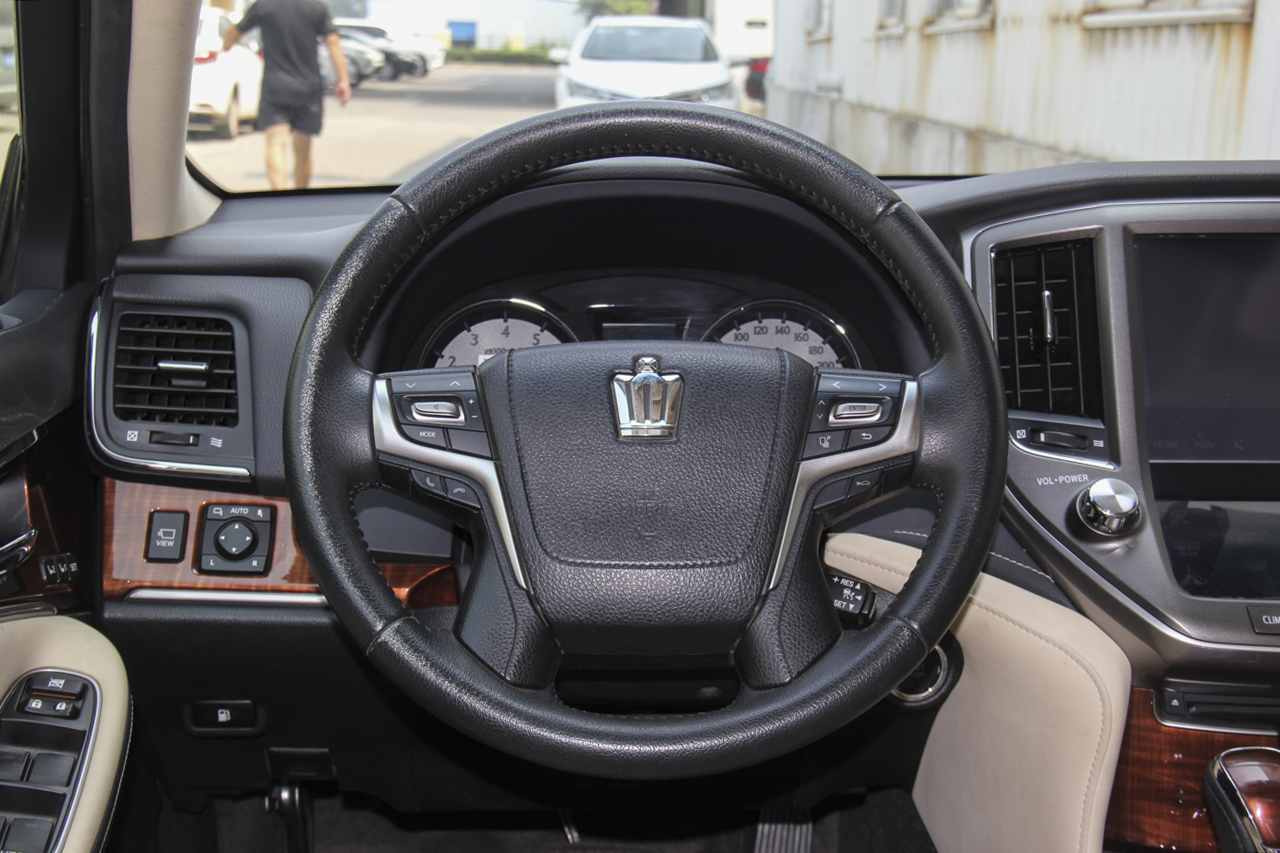 2018款皇冠2.0T自动尊享版