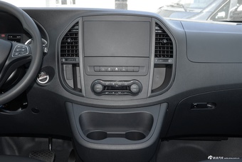 2016款奔驰威霆2.0T自动精英版 太空银