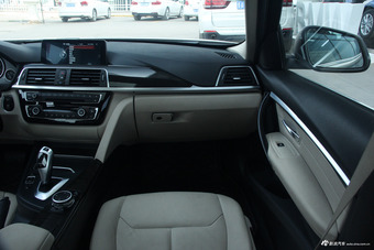 2017款宝马3系2.0T自动豪华设计套装320Li