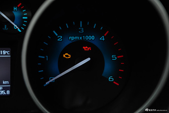 2016款萨瓦纳2.0T手动四驱汽油豪华版5座