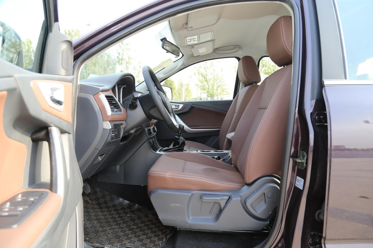 2016款领主 2.5T手动两驱超豪华型