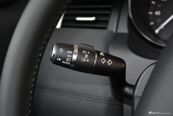 2017款揽胜极光2.0T自动PURE风尚版