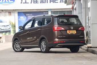 2017款宝骏730 1.5T自动风尚型7座