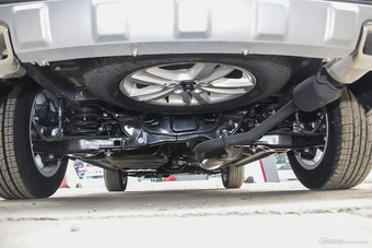 2016款 野马汽车 T70  1.8L 手动精英款 波尔多红