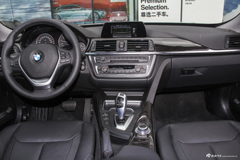2016款宝马3系GT 320i 2.0T自动设计套装型 矿石白