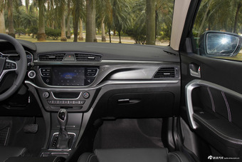 2017款吉利帝豪1.3T自动三厢百万款尊贵型