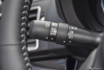 2016款森林人2.5L自动尊贵导航版