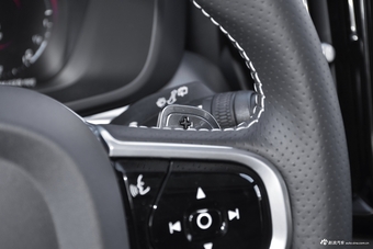 2018款沃尔沃XC60新能源2.0T自动T8 E驱混动智尊豪华版