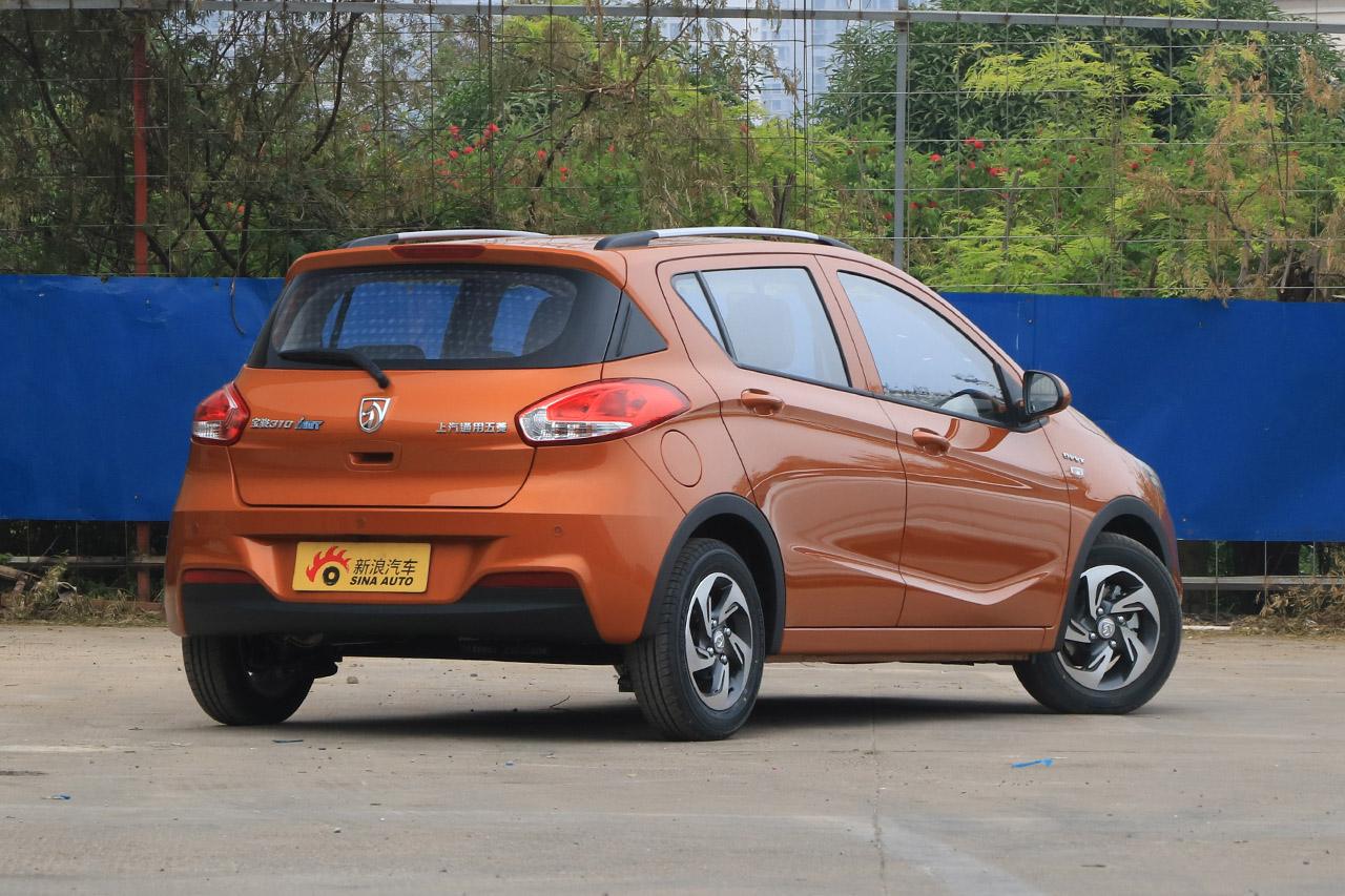 2017款宝骏310 1.5L自动时尚型