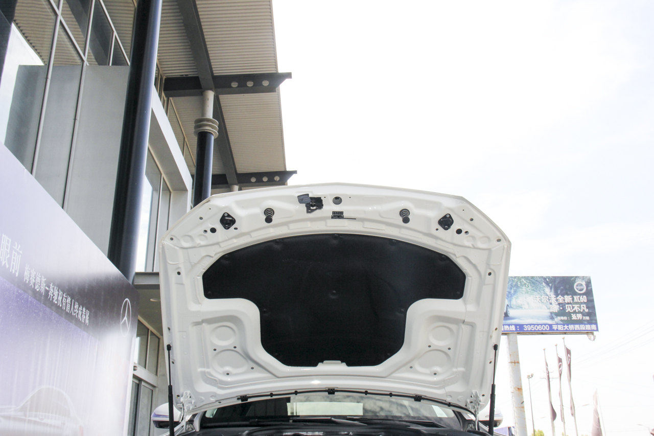 2018款奔驰E级改款2.0T自动 300L 豪华型