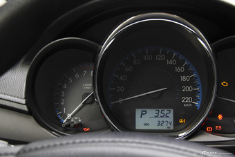 2017款威驰FS 1.5L手动锋驰版 