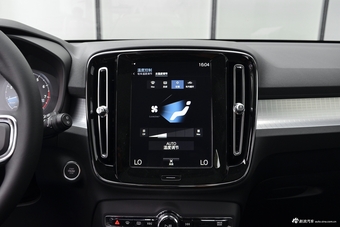 2019款沃尔沃XC40 2.0T四驱正午熔岩红T4